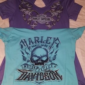 2 Harley Davidson t-shirts.